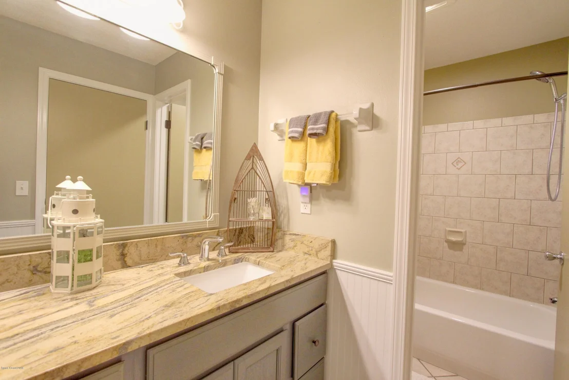 Photo of 1237 Lakeview Drive