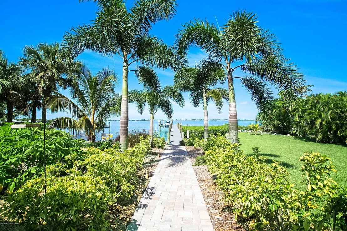 Photo of 5870 Riverside Drive