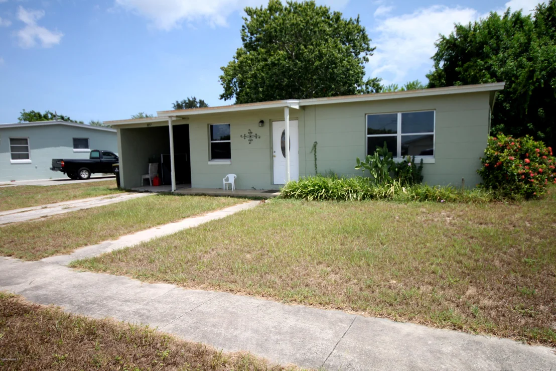 Photo of 1037 Cable Lane NE