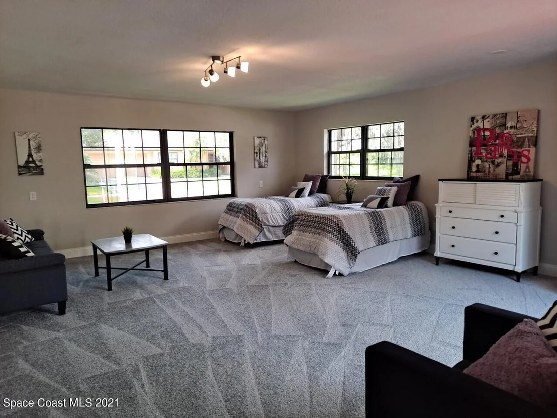 Photo of 605 Pinehurst Circle NE