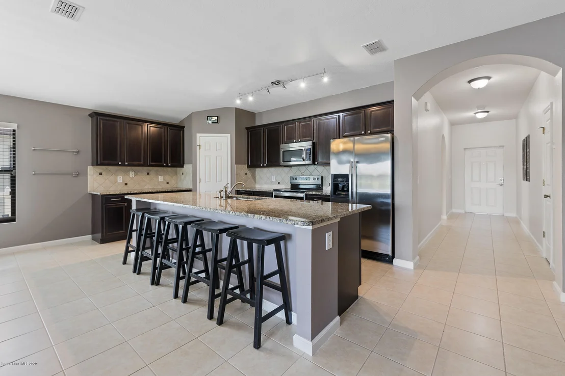 Photo of 335 Dryden Circle