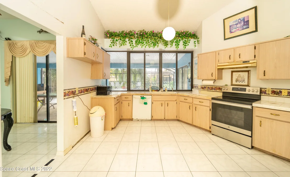 Photo of 5665 Graham Street
