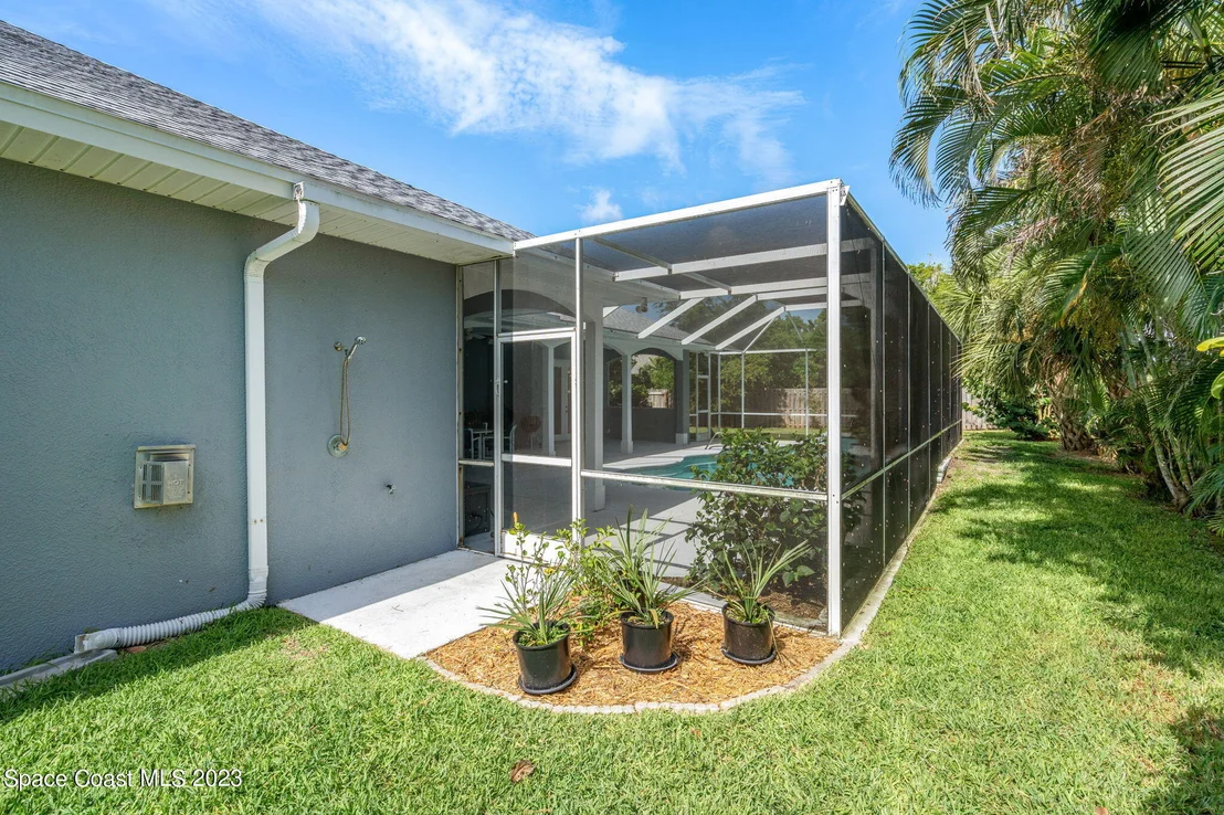 Photo of 213 Peregrine Drive