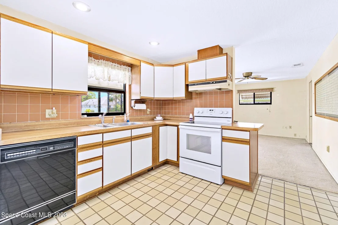 Photo of 899 Jefferson Road