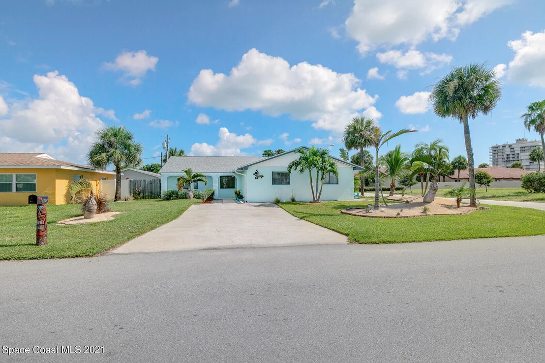 Photo of 300 Bahama Drive