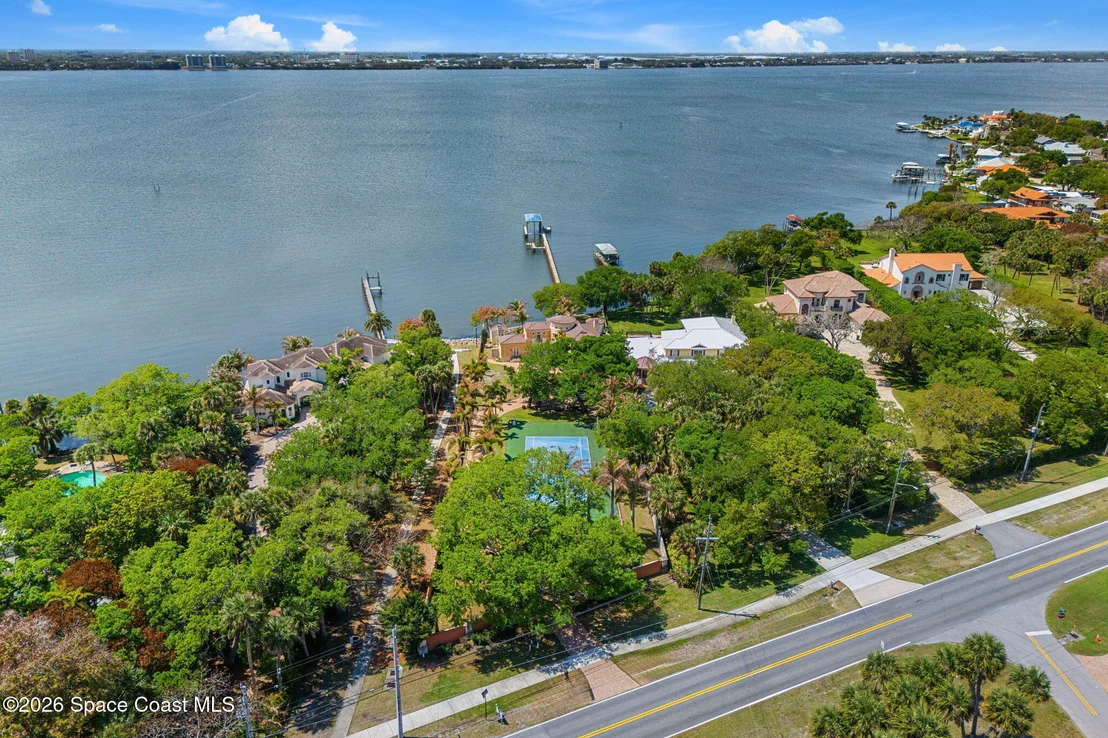 Photo of 1000 N Riverside Drive