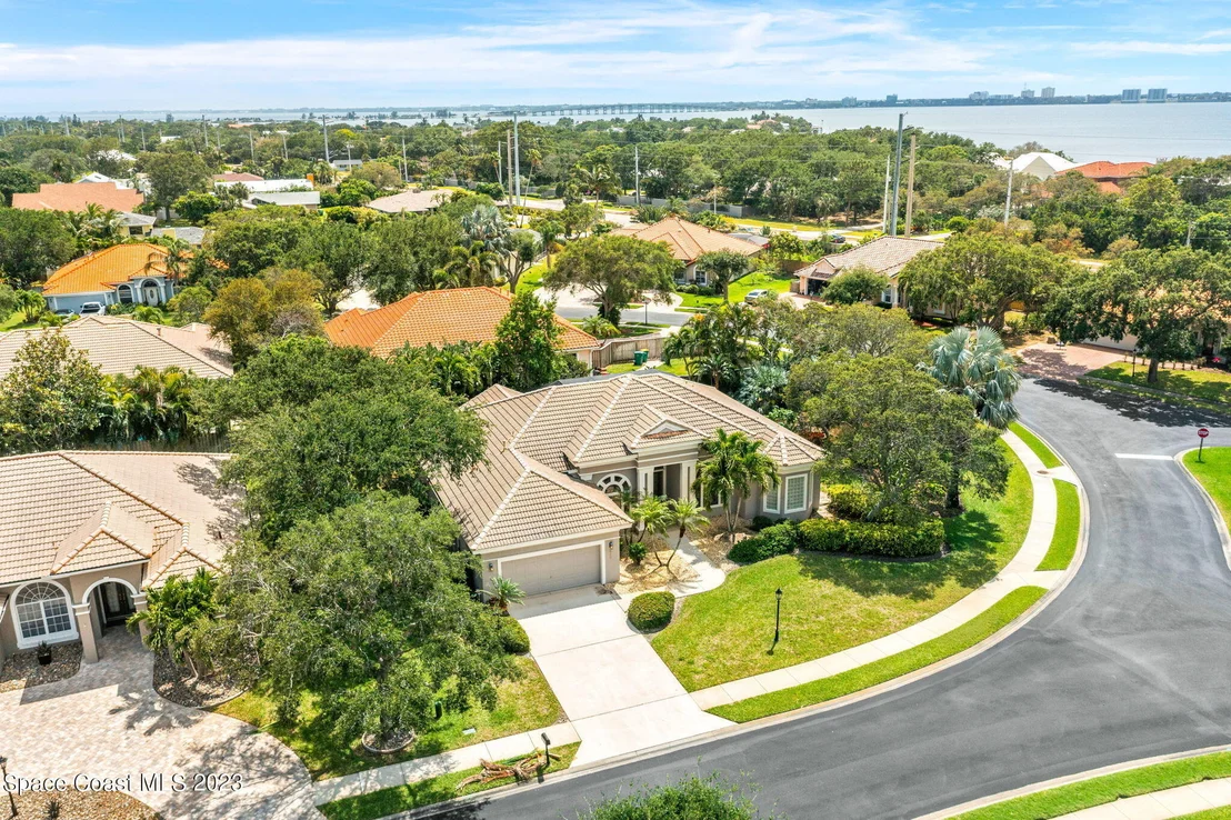 Photo of 423 Flanders Drive