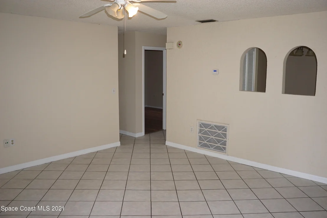 Photo of 1052 Bernice Road