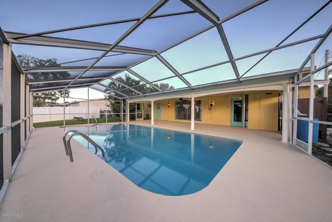 Photo of 433 Cardinal Drive
