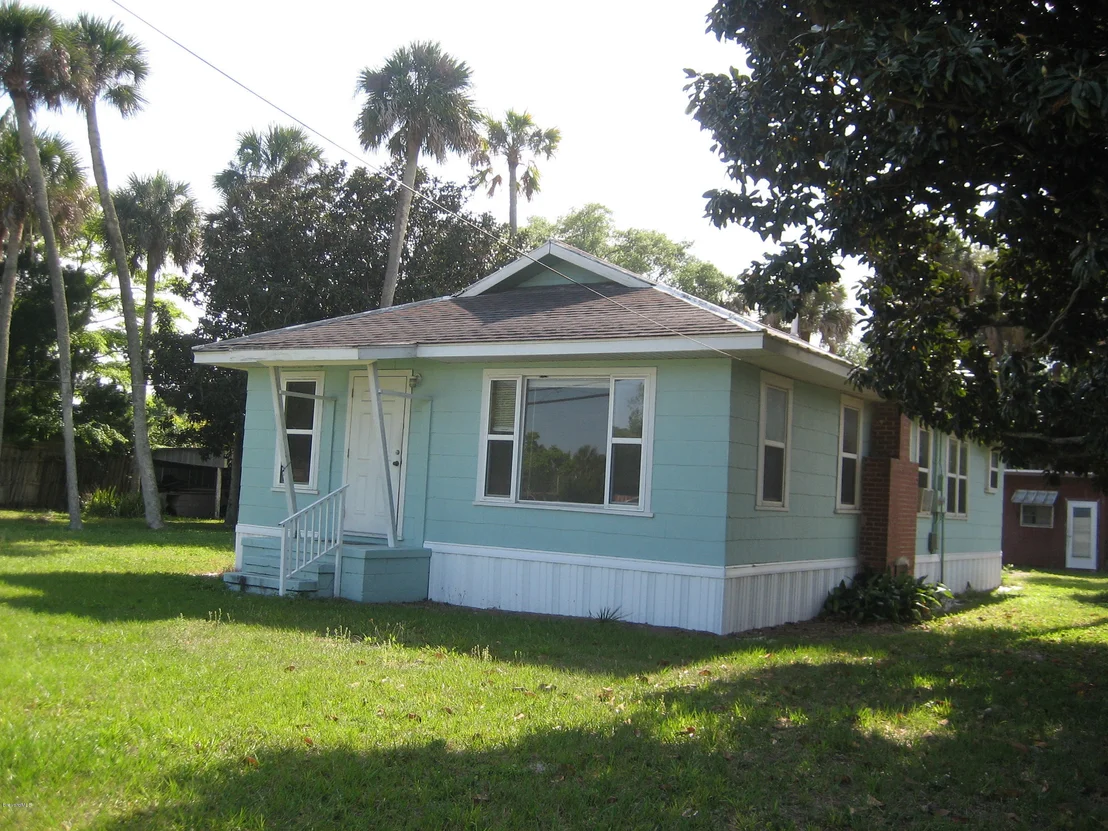 Photo of 551 N Range Road