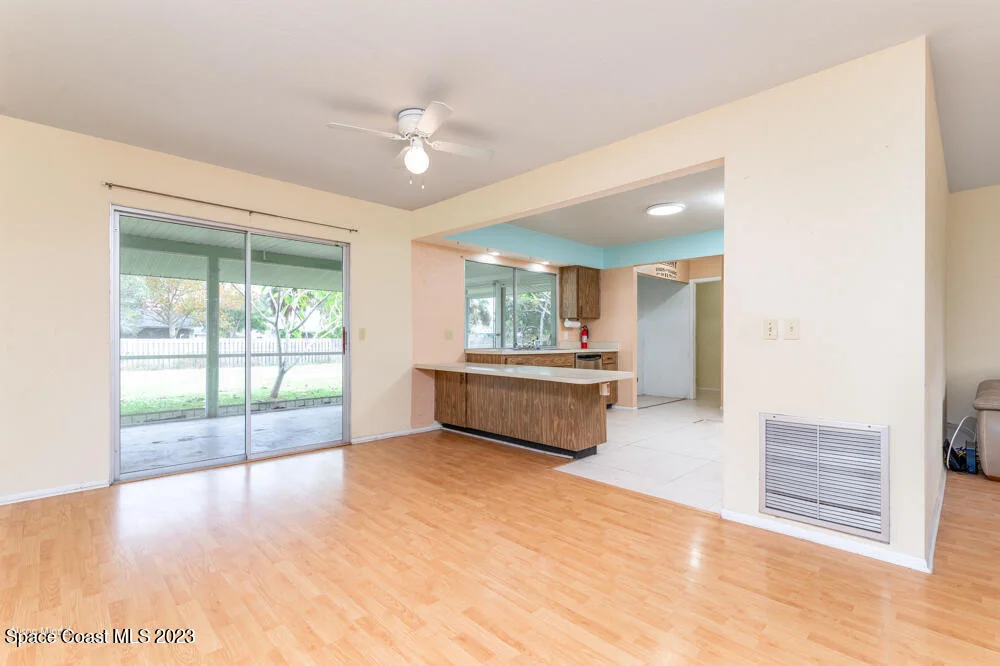 Photo of 721 Arundo Avenue NE