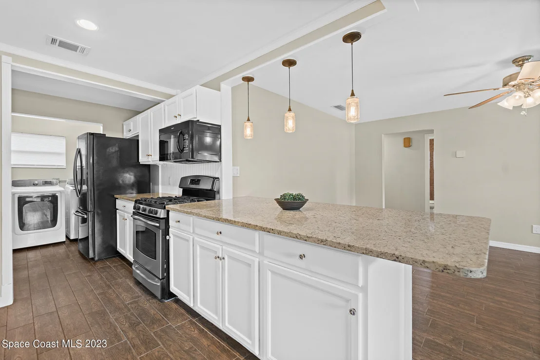 Photo of 964 Kings Post Road