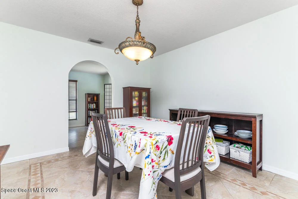 Photo of 329 Franklyn Avenue