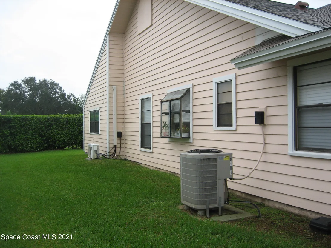 Photo of 863 Ridge Lake Drive