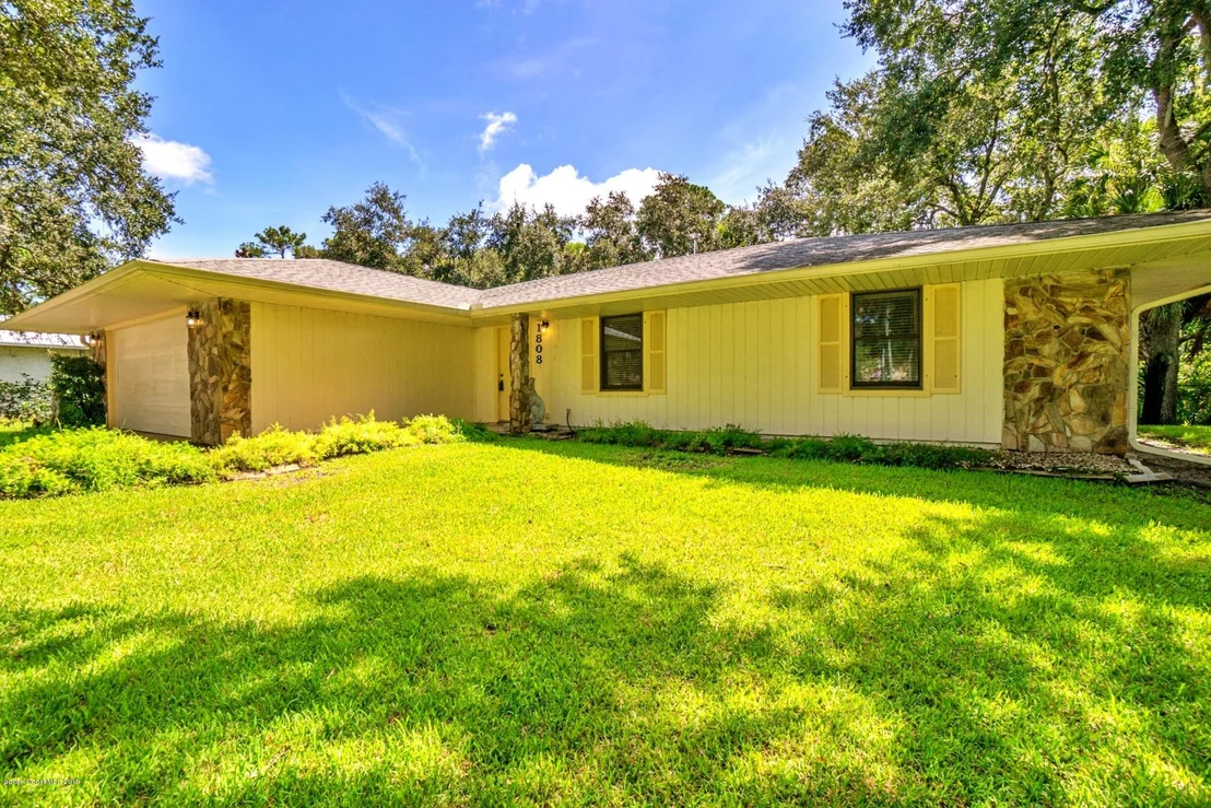 Photo of 1808 Live Oak Drive N