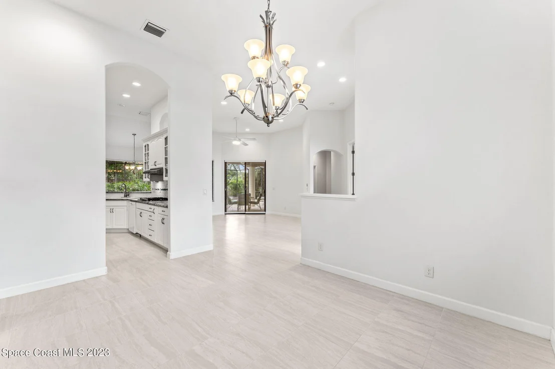 Photo of 423 Flanders Drive