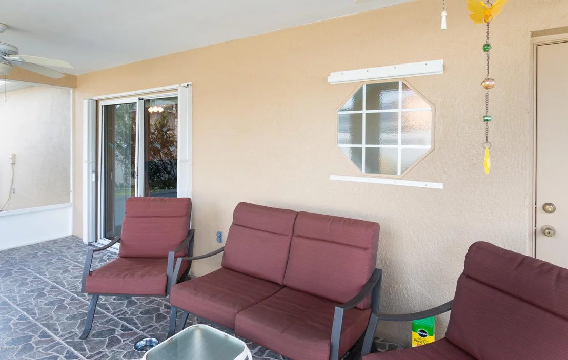Photo of 1282 White Oak Circle