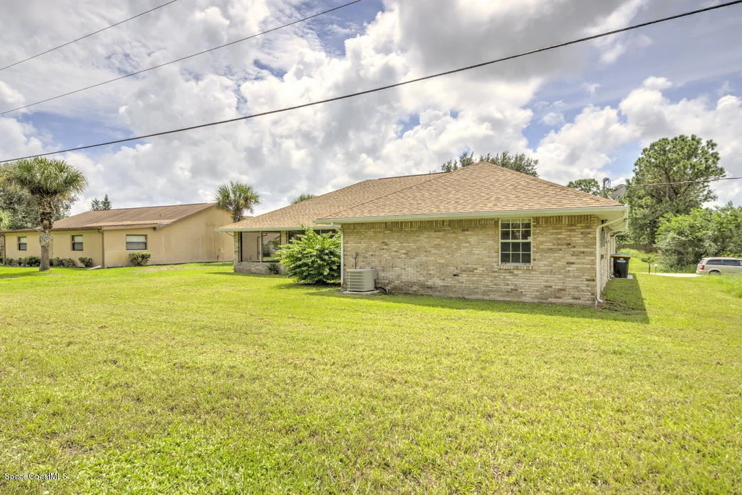 Photo of 307 SE Abello Road SE