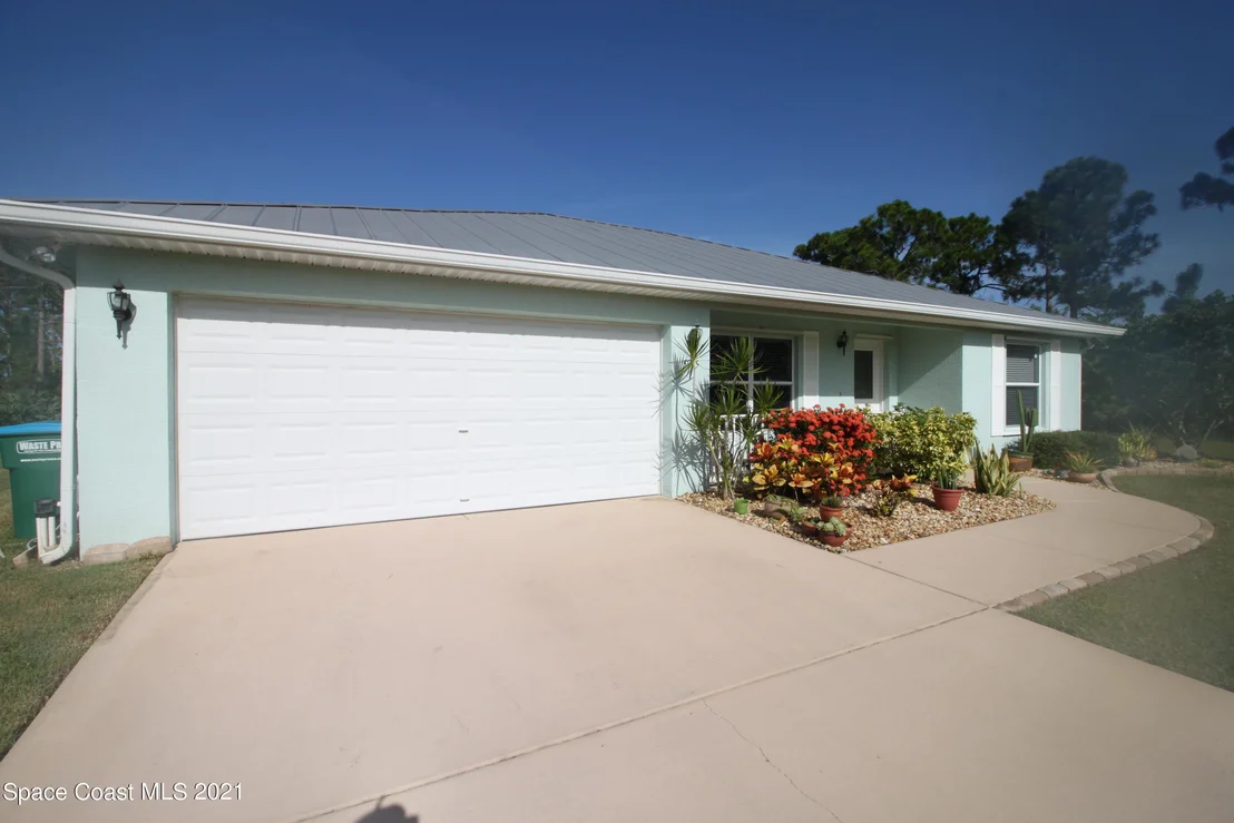 Photo of 5955 Brabrook Ave Avenue