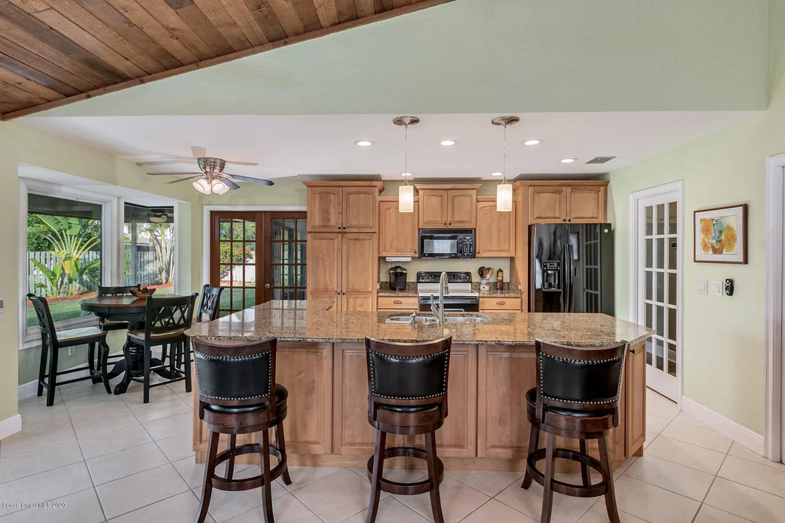 Photo of 552 Rio Casa Drive N