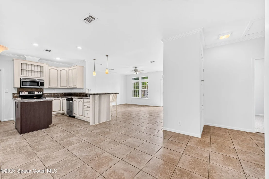 Photo of 971 Eldron Boulevard SE