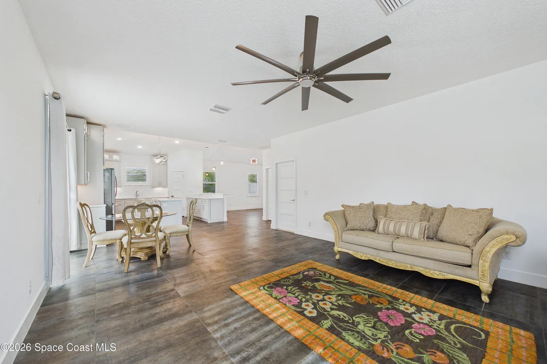 Photo of 2094 Hyde Parkway