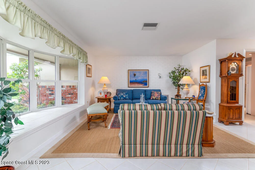 Photo of 2115 S River Road