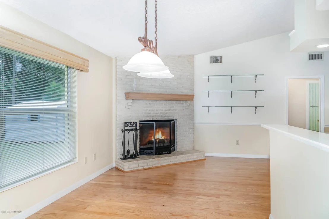 Photo of 2762 School Drive NE