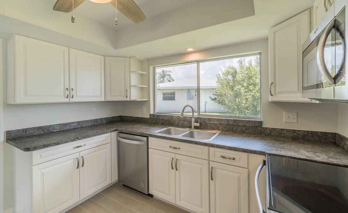 Photo of 1449 Meadowbrook Road NE