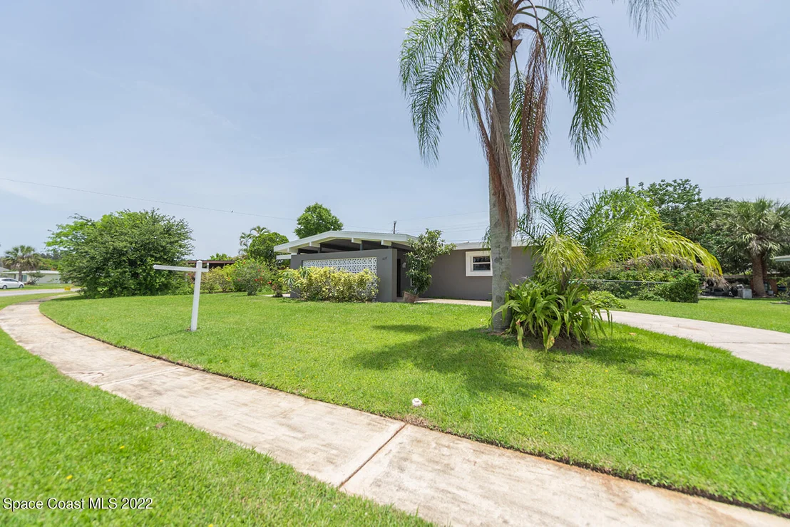 Photo of 1037 Daytona Drive NE