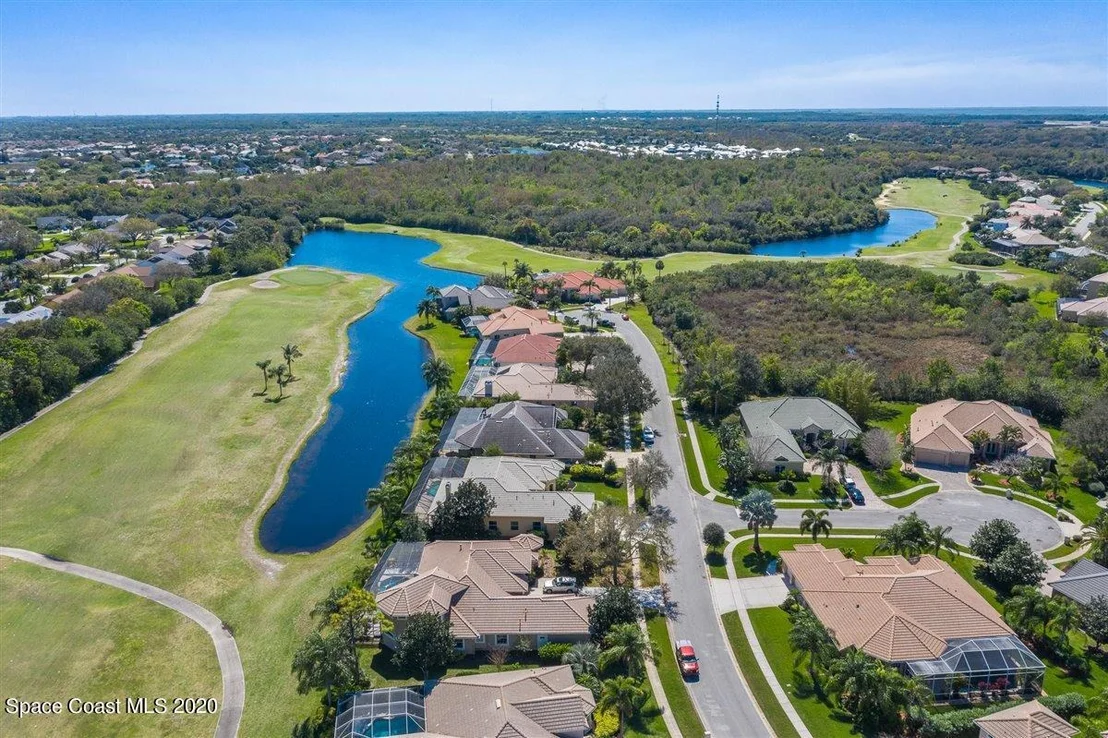 Photo of 925 Chatsworth Drive