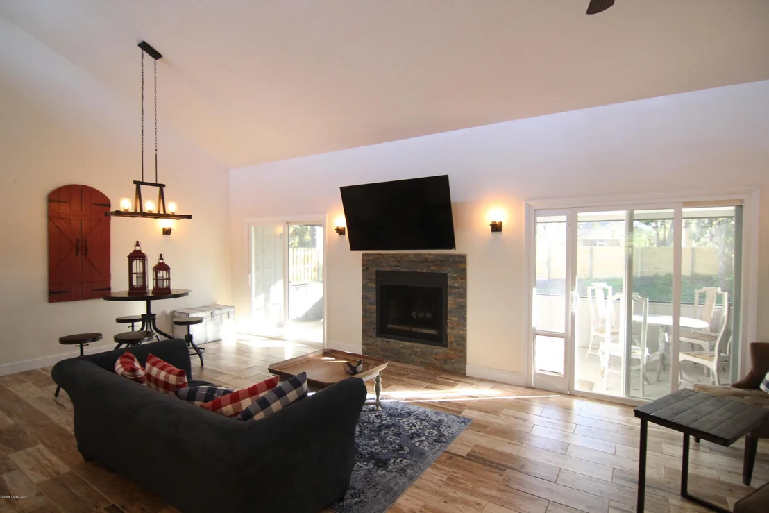 Photo of 1077 Fairlawn Drive