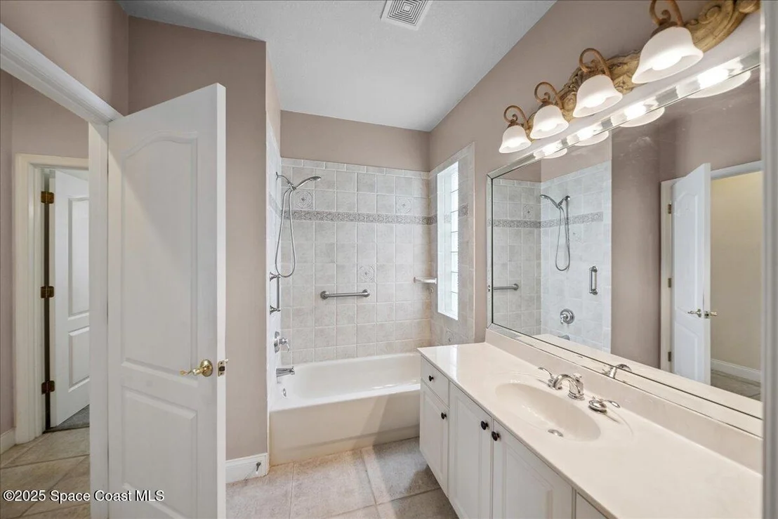 Photo of 827 Thrasher Drive