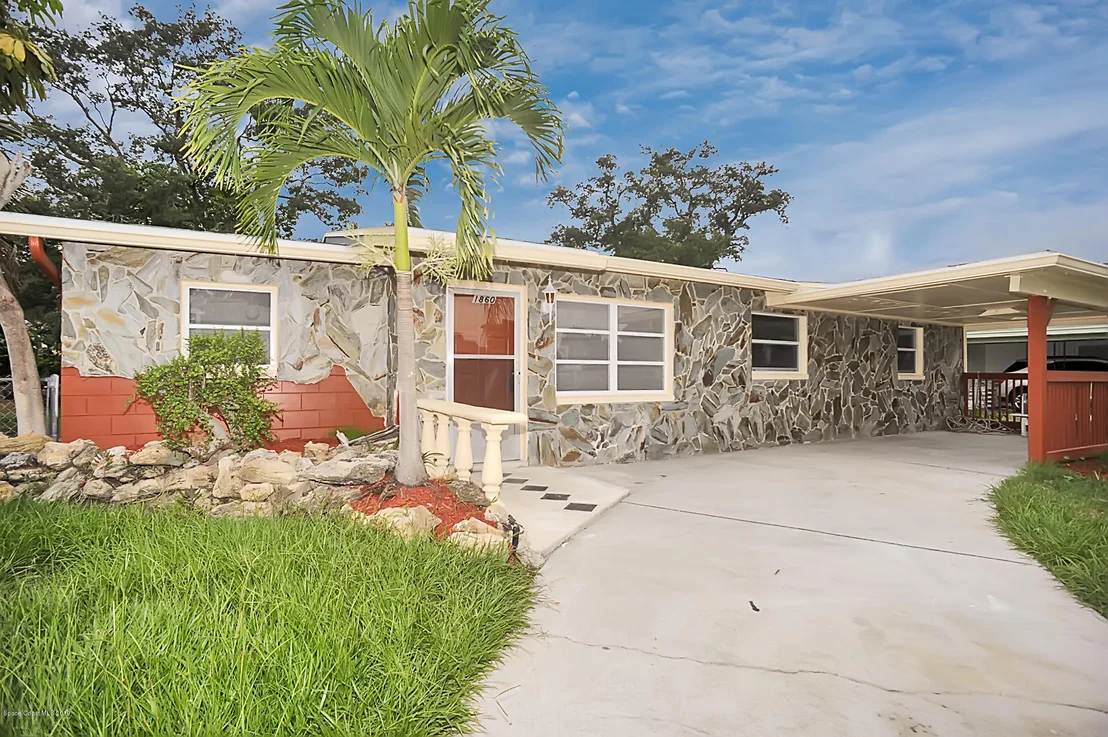 Photo of 1860 Oakwood Drive