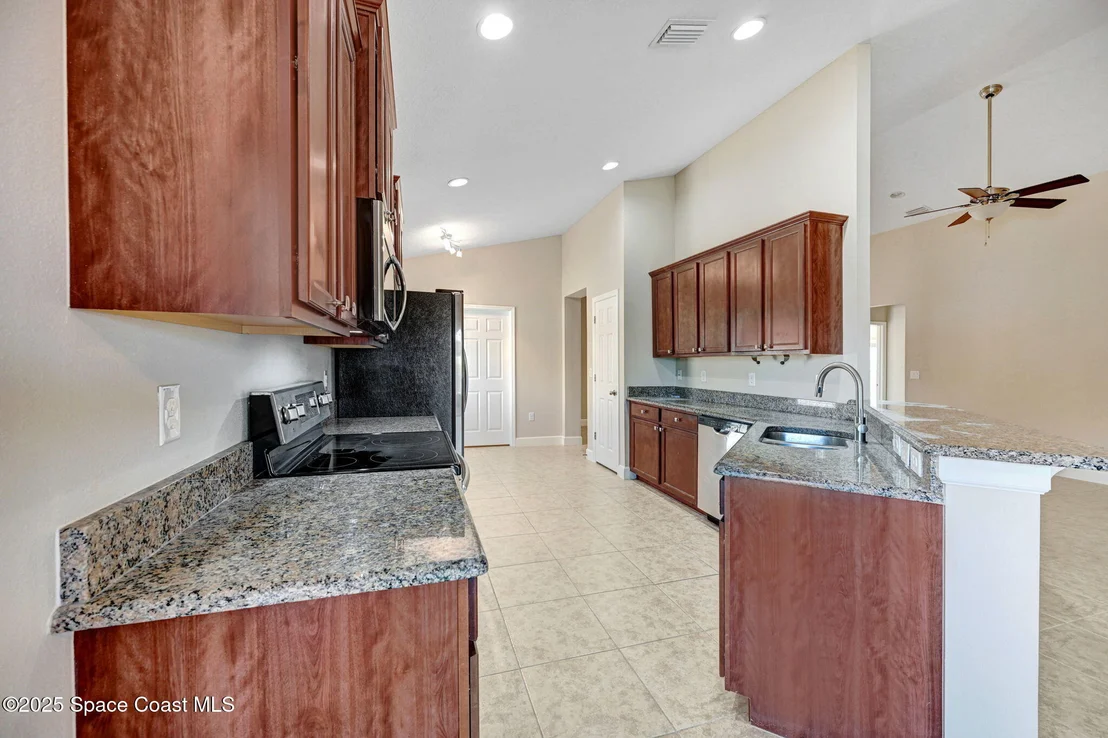 Photo of 1141 Dillard Drive SE