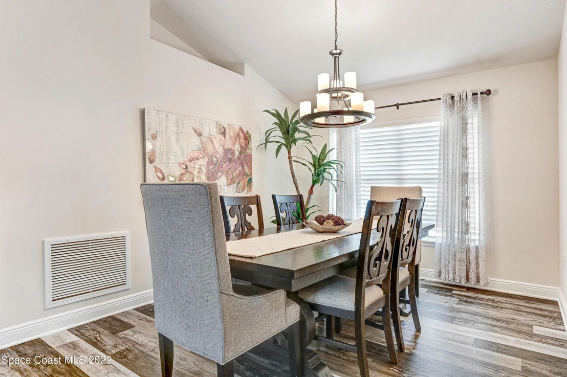 Photo of 1383 Steele Road SE