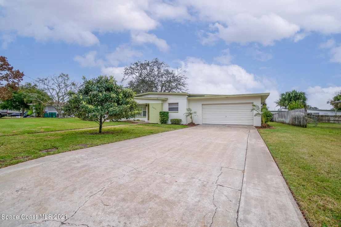 Photo of 1061 Alpine Drive