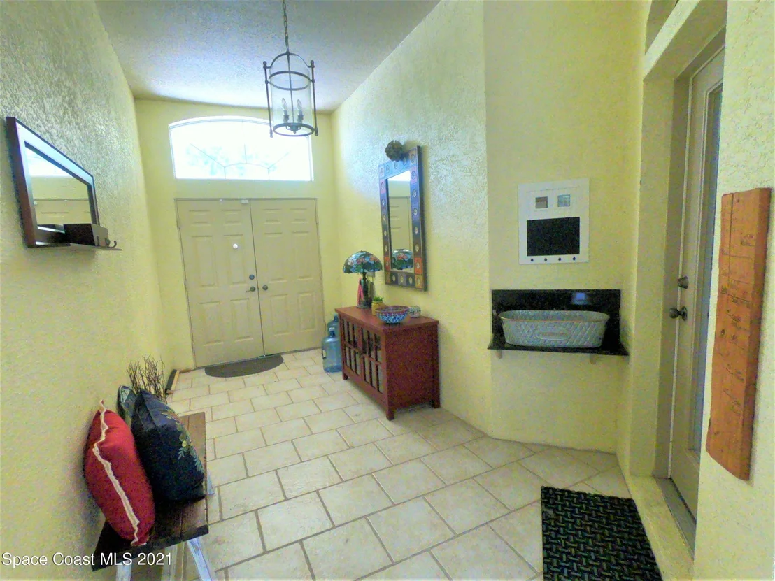 Photo of 1035 Starling Way