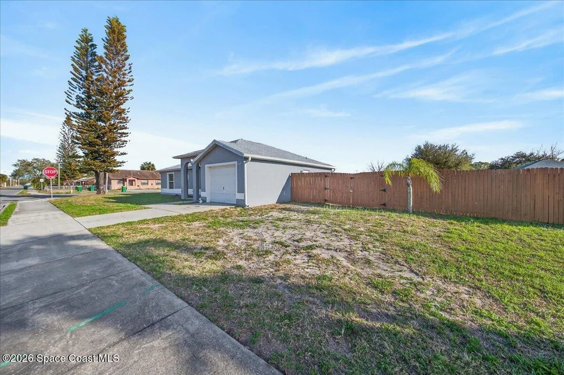 Photo of 907 School Street