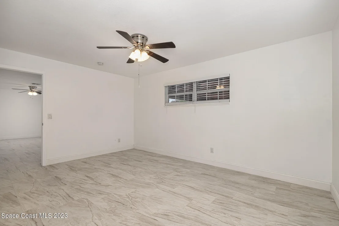 Photo of 581 Oxford Avenue