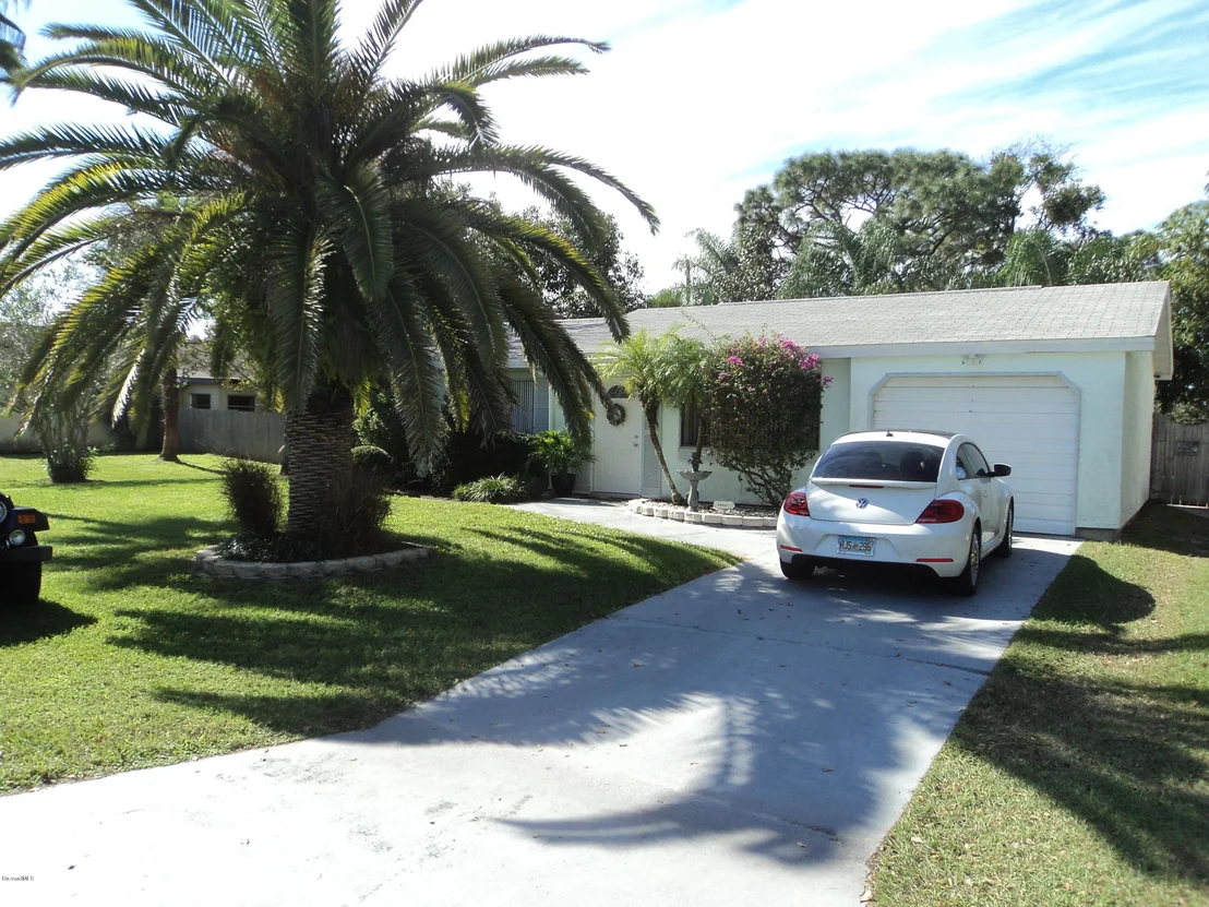 Photo of 712 NE Brevity Lane