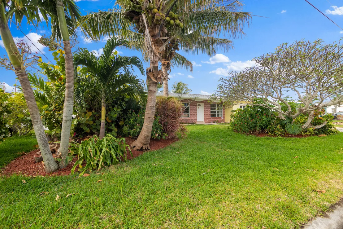 Photo of 426 Atlantis Drive