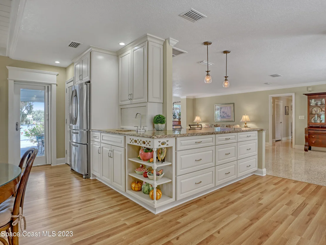 Photo of 972 W Whitmire Drive