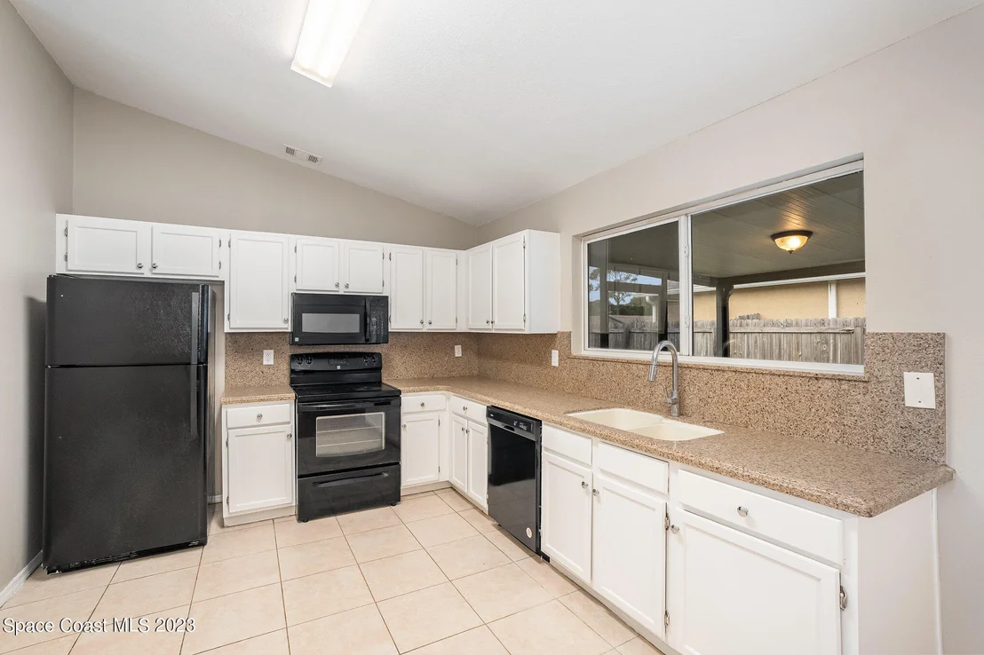 Photo of 5240 Devon Street