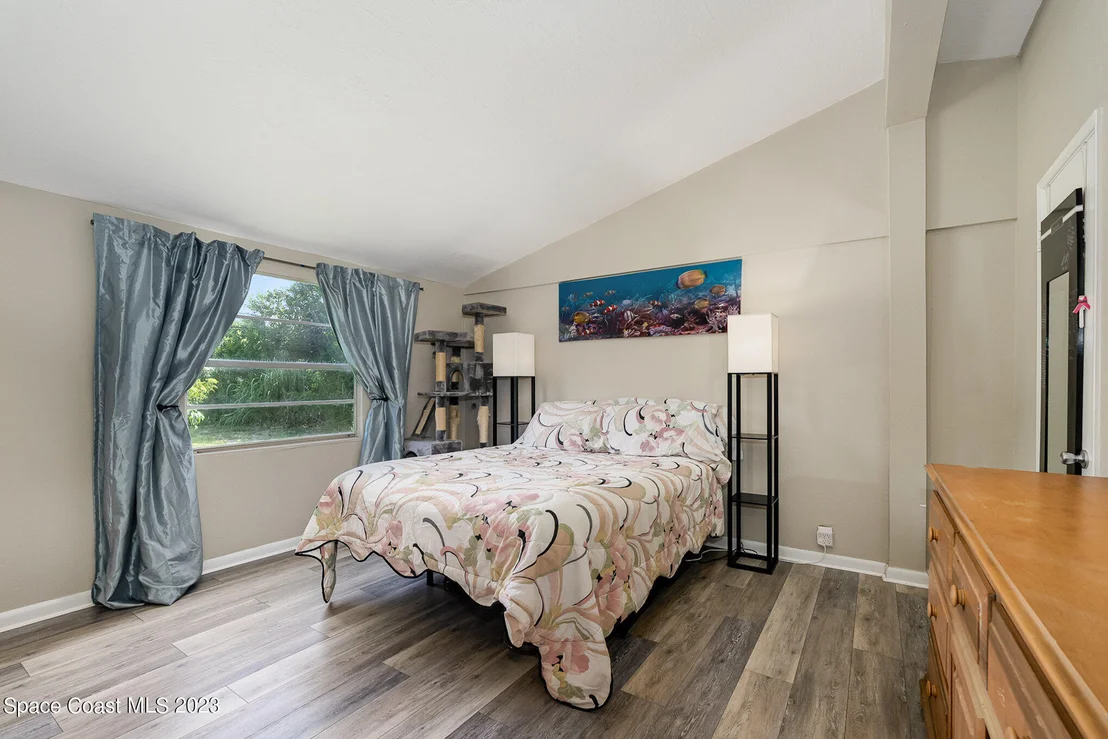 Photo of 705 Angle Street NE