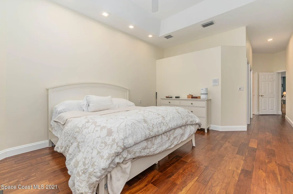 Photo of 975 Somerset Lane