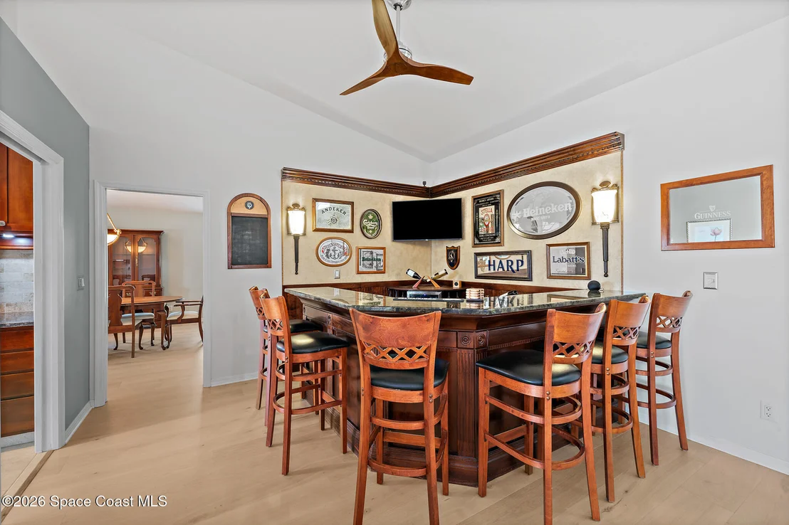 Photo of 2318 N Riverside Drive