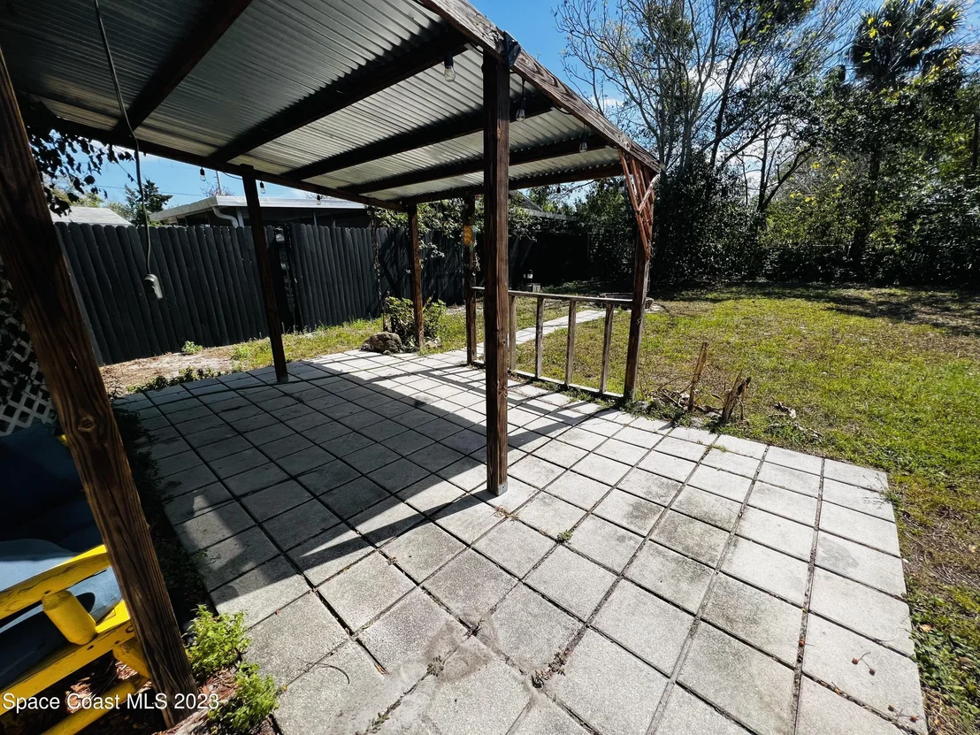 Photo of 305 Iris Street