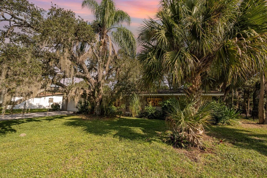 Photo of 981 Lytton Road