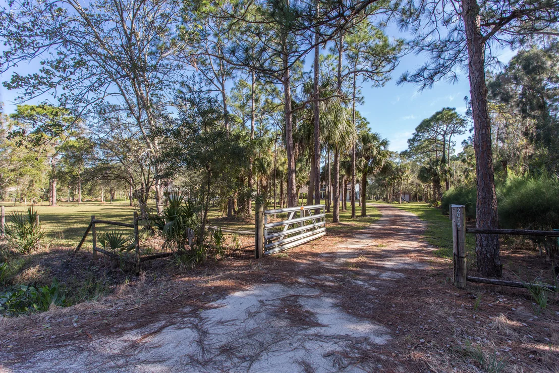 Photo of 2055 Eva Lane